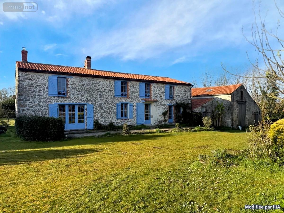 Maison a vendre Beaulieu-sous-la-Roche 85190 Vendée 252 m2  599400 euros