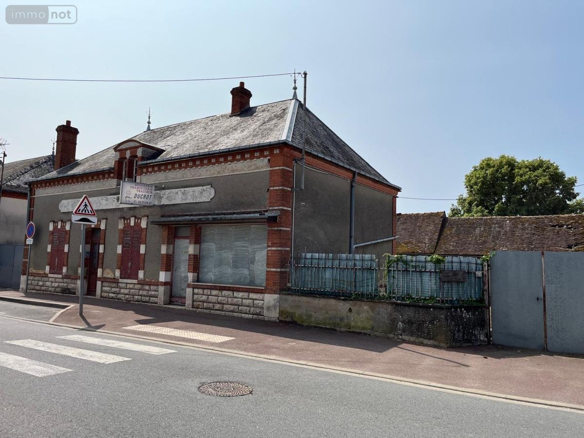 Fonds et murs commerciaux a vendre Corquilleroy 45120 Loiret 350 m2  126800 euros