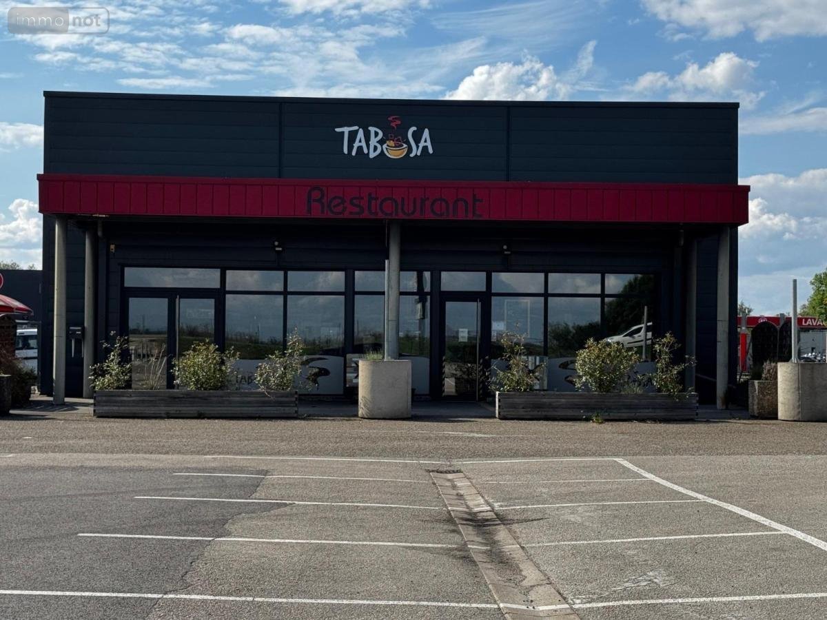 Fonds et murs commerciaux a vendre Tavaux 39500 Jura 460 m2  470000 euros