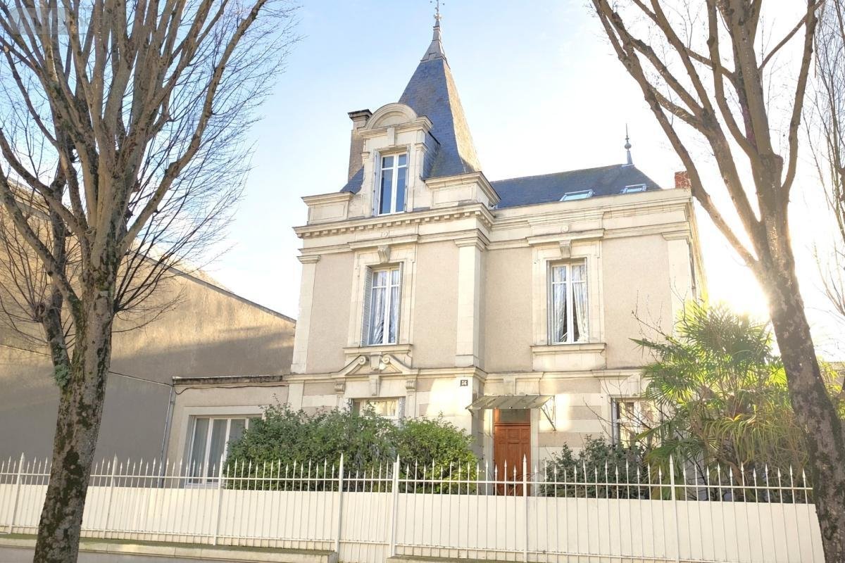 Maison a vendre Angers 49000 Maine-et-Loire 252 m2 12 pièces 892500 euros