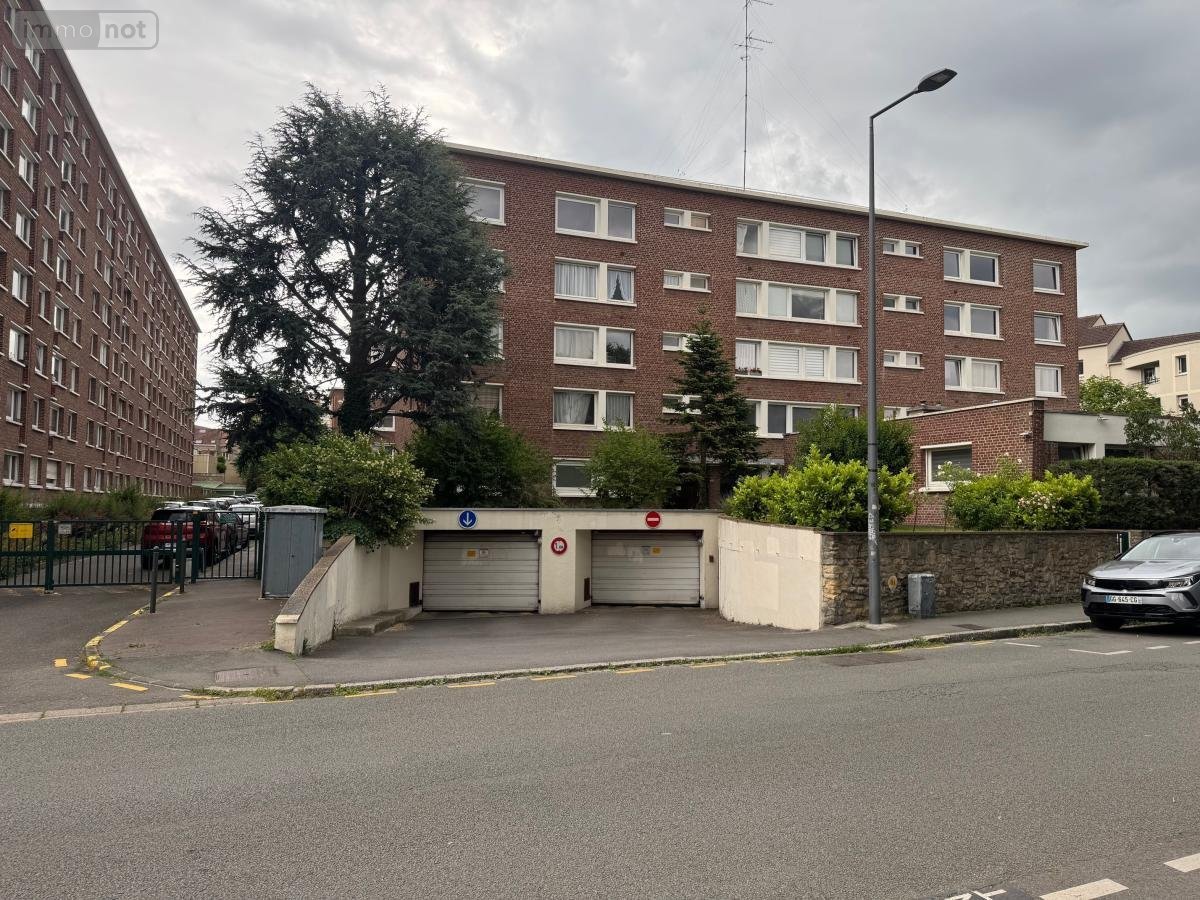 Location garage et parking Lille 59000 Nord 12 m2  95 euros