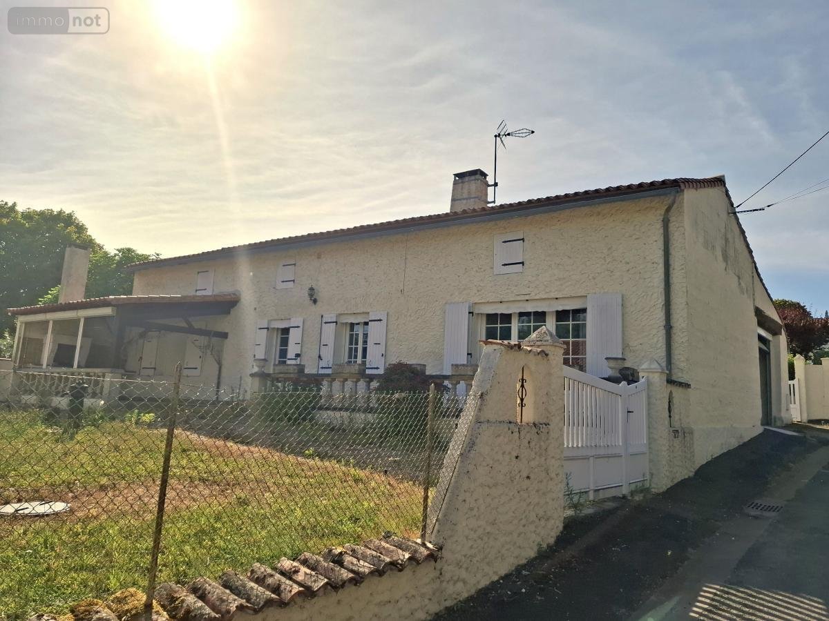 Maison a vendre Saintes 17100 Charente-Maritime 119 m2 4 pièces 215086 euros