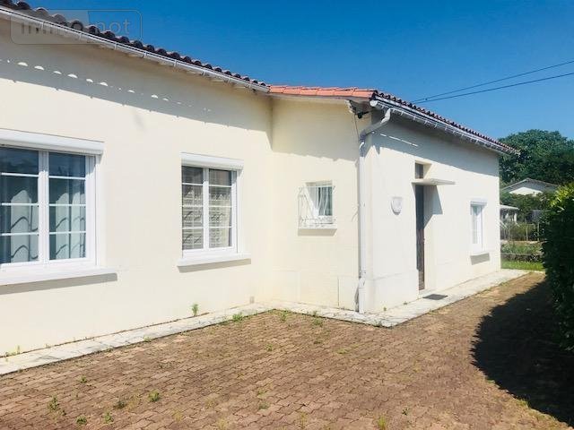 Maison a vendre Saintes 17100 Charente-Maritime 132 m2 5 pièces 246280 euros