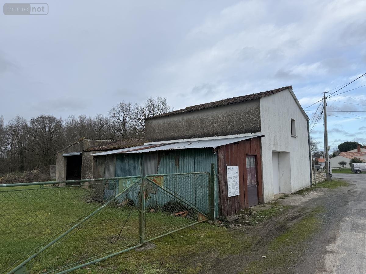 Garage et parking a vendre Saint-Georges-de-Pointindoux 85150 Vendée 113 m2  74100 euros