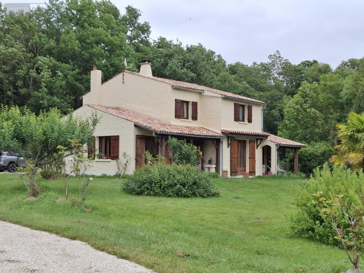 Maison a vendre Saintes 17100 Charente-Maritime 157 m2 8 pièces 251808 euros