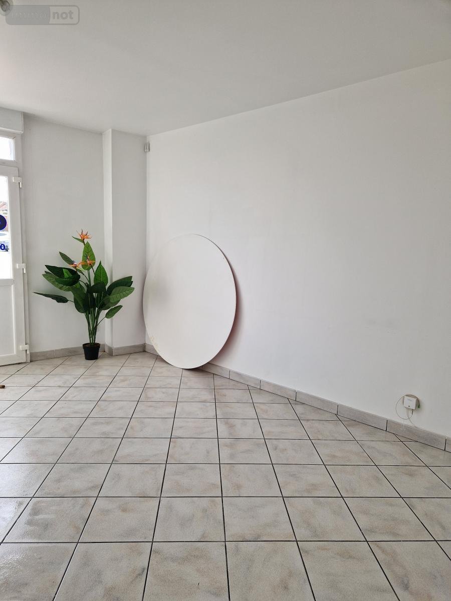 Location fonds et murs commerciaux Arras 62000 Pas-de-Calais 25 m2  560 euros