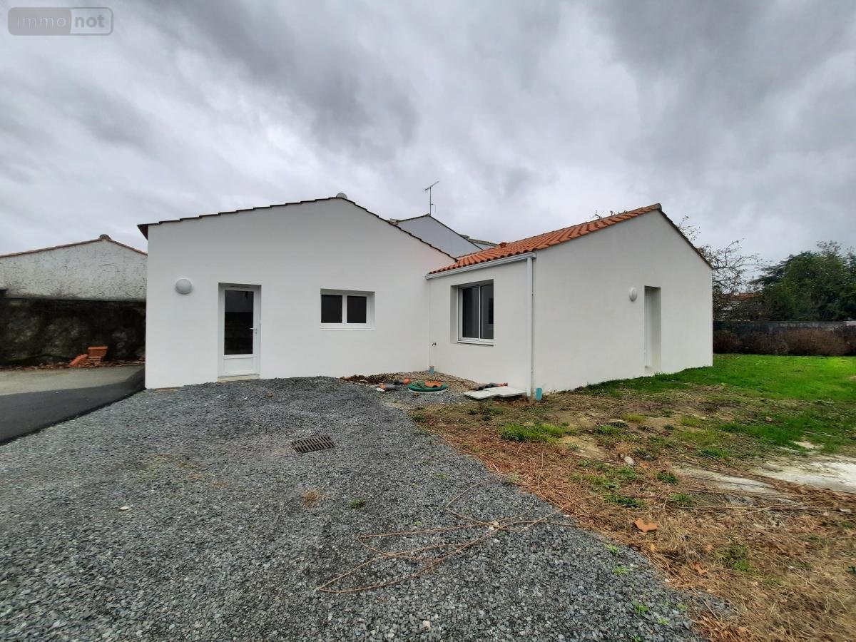 Location maison Challans 85300 Vendée 76 m2 4 pièces 1300 euros