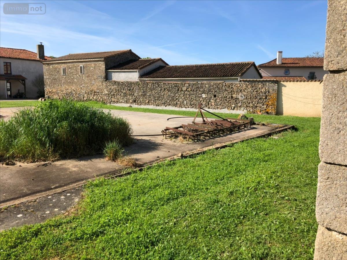 Maison à Vendre Chez Les Notaires à Nueil Les aubiers Maison à vendre Nueil-les-Aubiers 79250 Deux-Sèvres - 4 pièces 250 m2 à  87000 euros