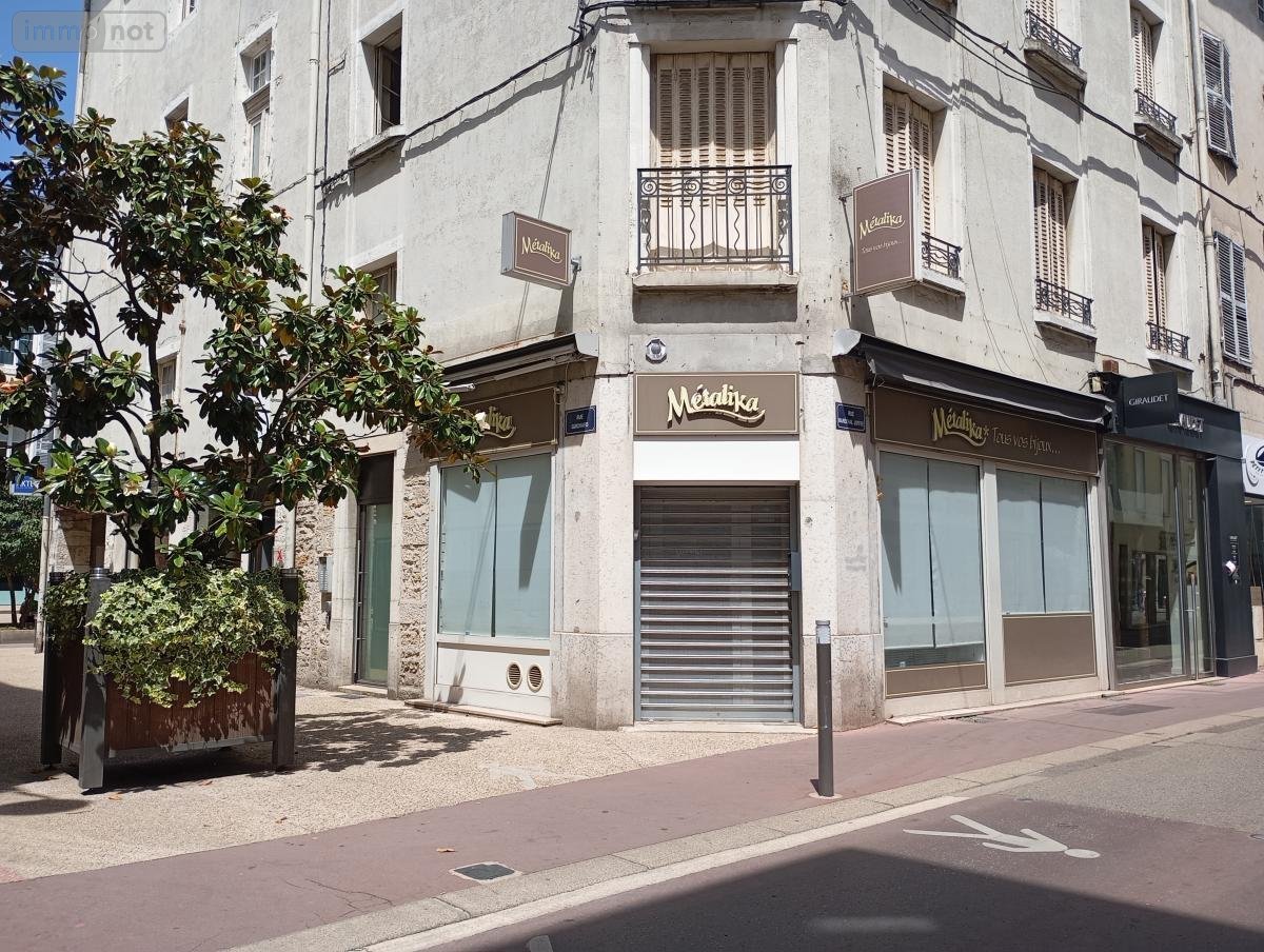 Location fonds et murs commerciaux Bourg-en-Bresse 01000 Ain 58 m2  741 euros