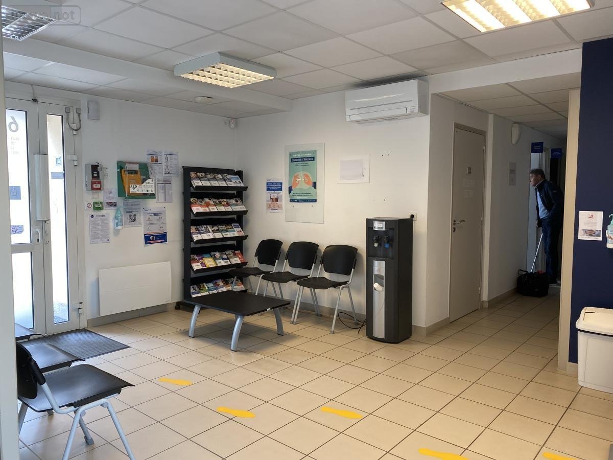 Location fonds et murs commerciaux Saint-Philbert-de-Grand-Lieu 44310 Loire-Atlantique 147 m2  2300 euros
