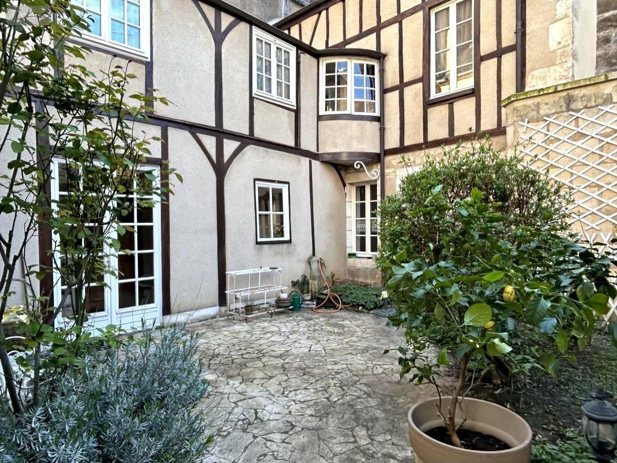 Maison a vendre Bourges 18000 Cher 170 m2  343200 euros