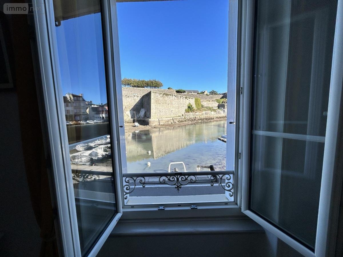 Fonds et murs commerciaux a vendre Le Palais 56360 Morbihan 16 m2  227700 euros