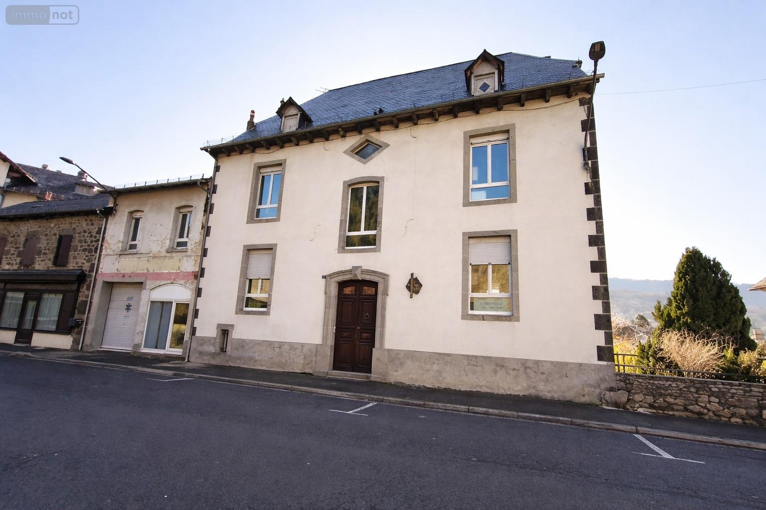 Maison a vendre Vic-sur-Cère 15800 Cantal 265 m2  156750 euros