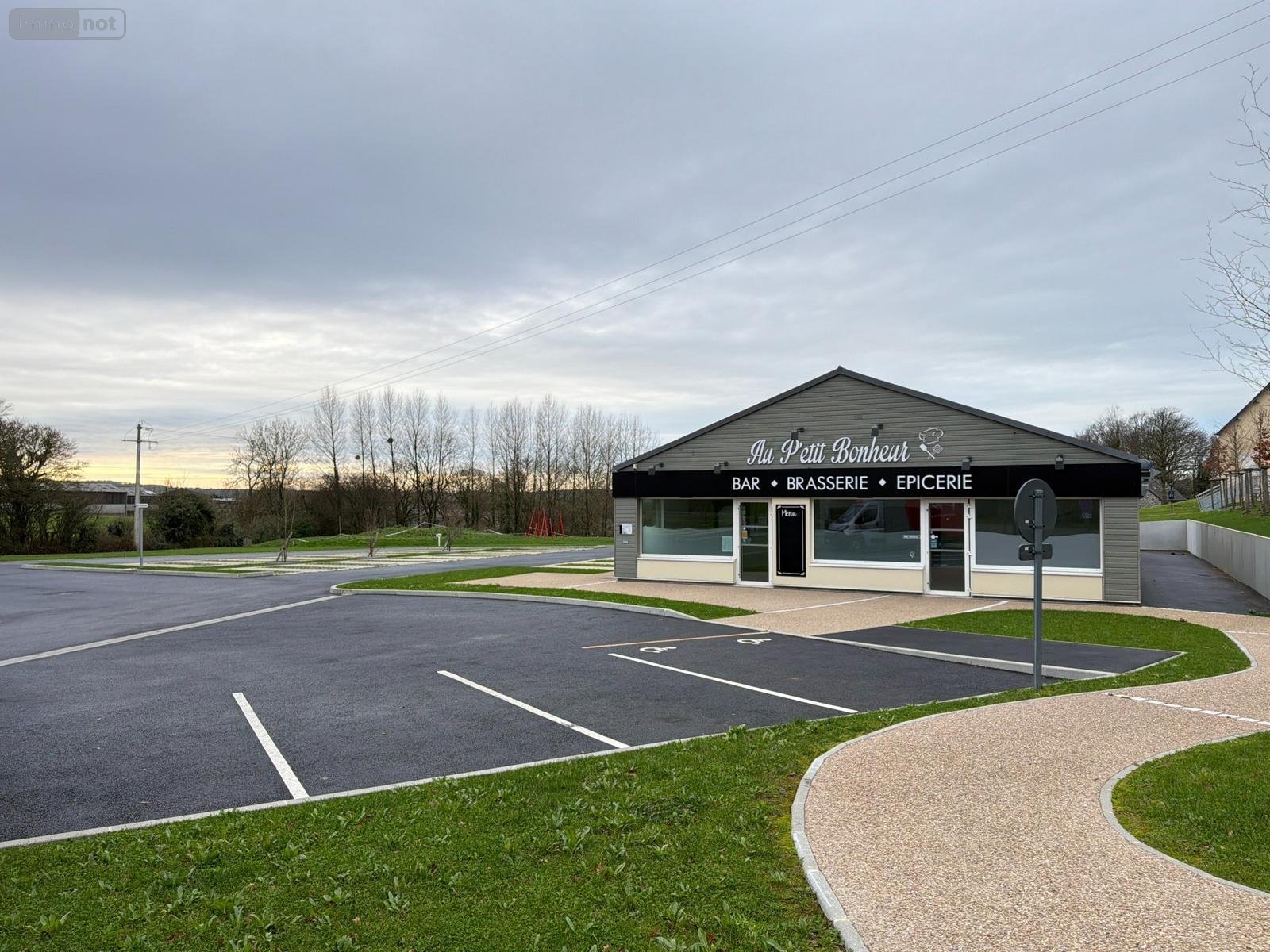 Fonds et murs commerciaux a vendre Bricquebec-en-Cotentin 50260 Manche 266 m2  220800 euros