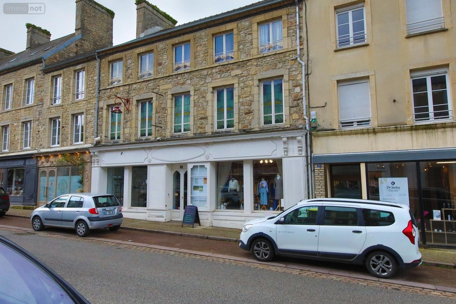 Location fonds et murs commerciaux Bricquebec-en-Cotentin 50260 Manche 89 m2  910 euros