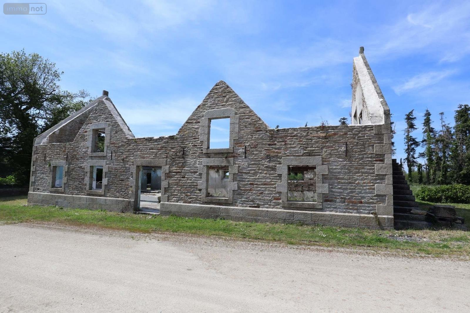 Fonds et murs commerciaux a vendre Concarneau 29900 Finistère 360 m2  338400 euros