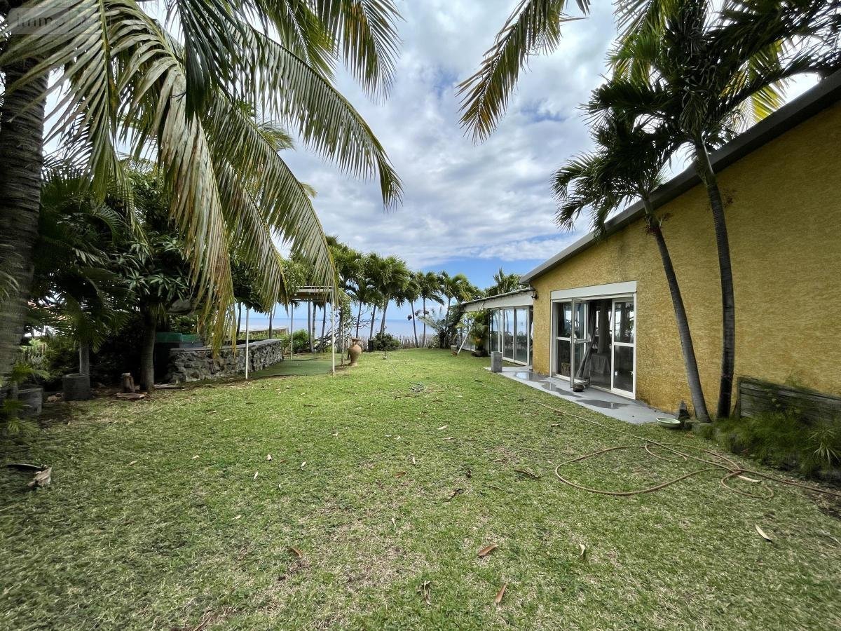 Fonds et murs commerciaux a vendre Saint-Leu 97436 Réunion 270 m2  529700 euros