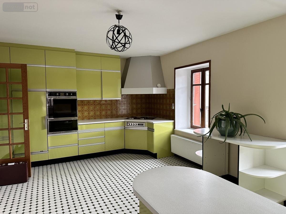 Appartement a vendre Saint-Flour 15100 Cantal 140 m2  106000 euros