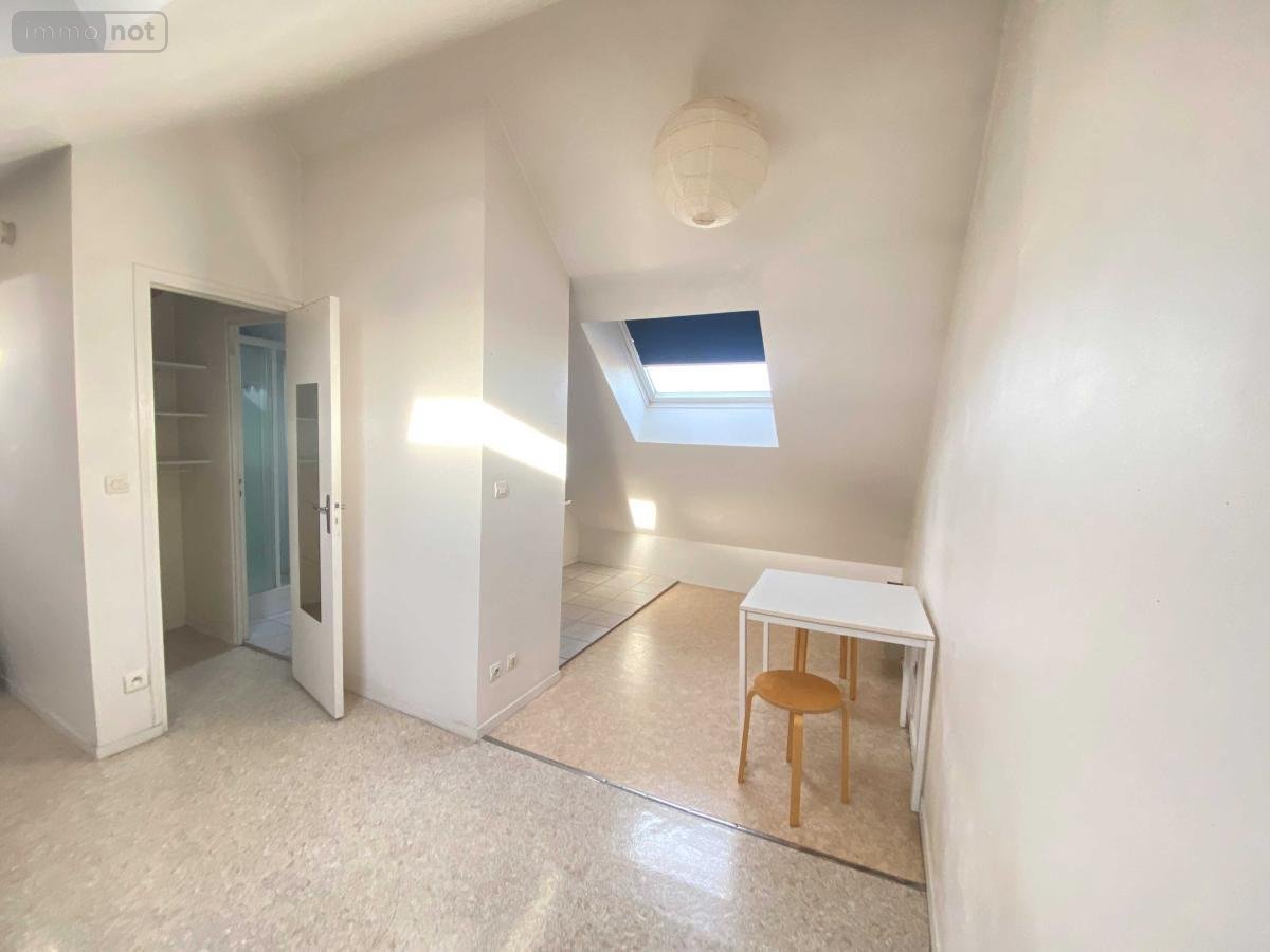 Location appartement Reims 51100 Marne 37 m2 1 pièce 415 euros