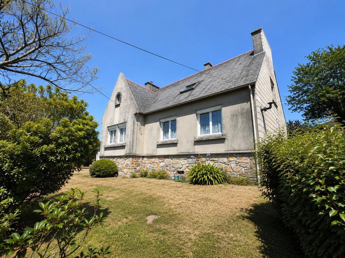 Maison a vendre Kernouës 29260 Finistère 154 m2 9 pièces 239100 euros