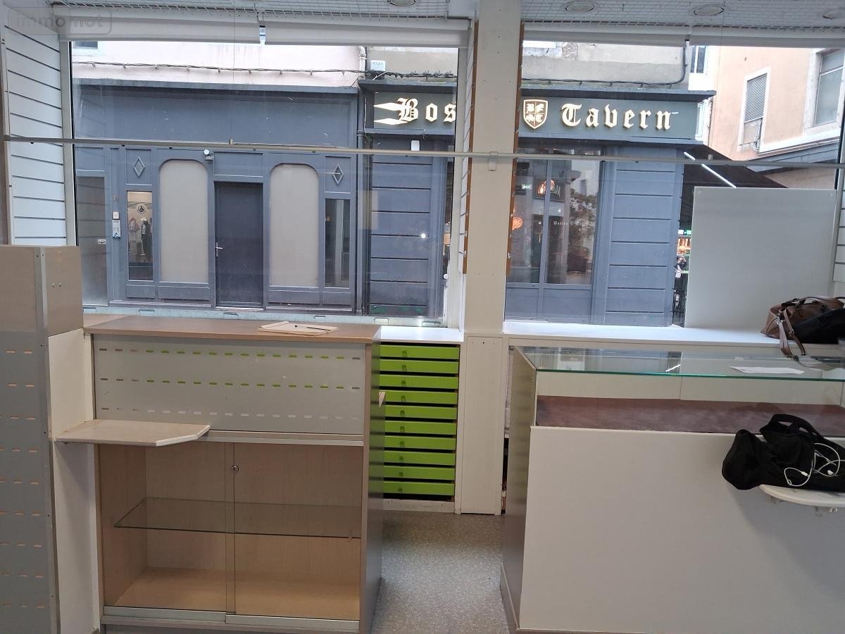 Location fonds et murs commerciaux Bourg-en-Bresse 01000 Ain 58 m2  741 euros