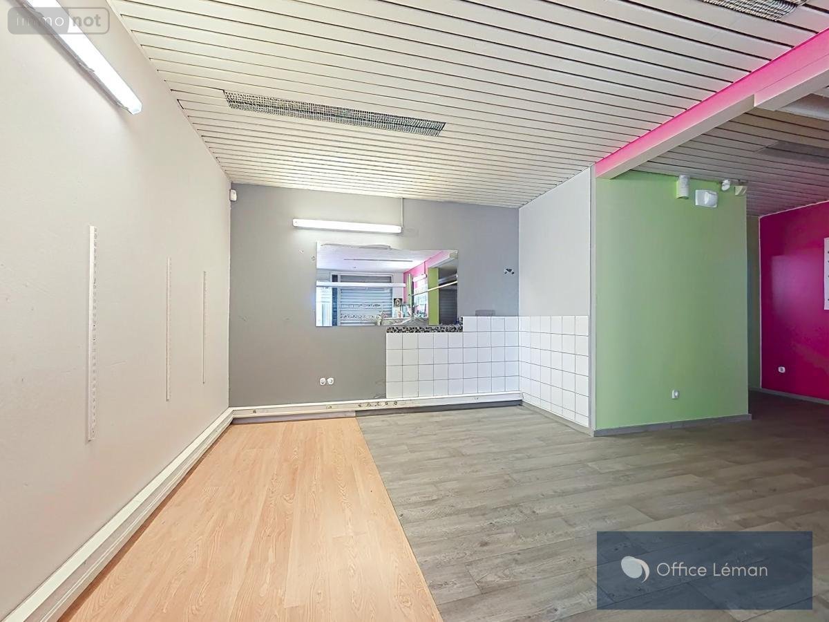 Fonds et murs commerciaux a vendre Saint-Genis-Pouilly 01630 Ain 64 m2  210000 euros