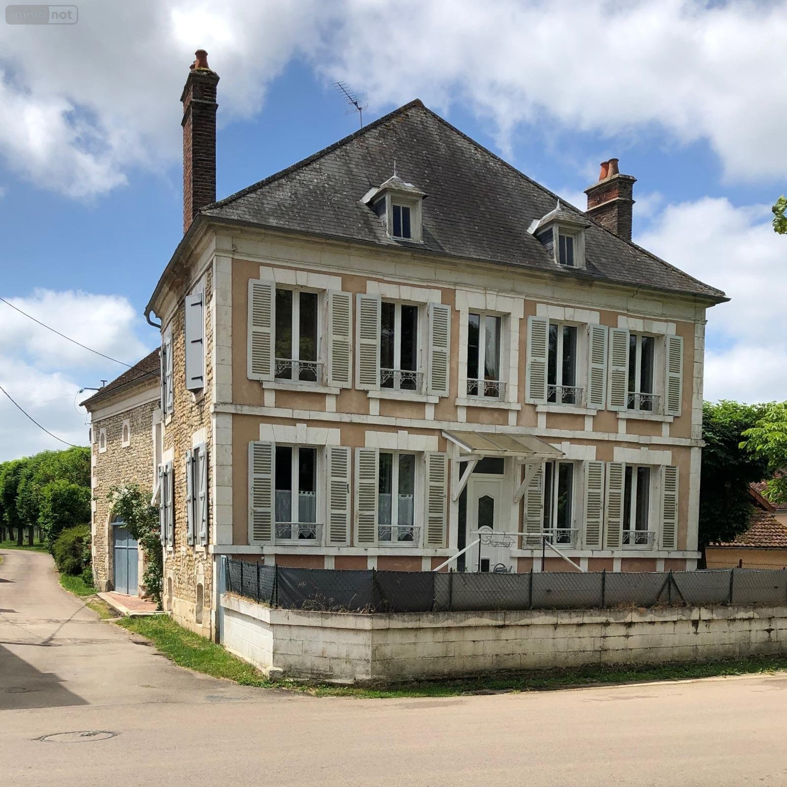 Maison a vendre Thury 89520 Yonne 190 m2 8 pièces 161000 euros
