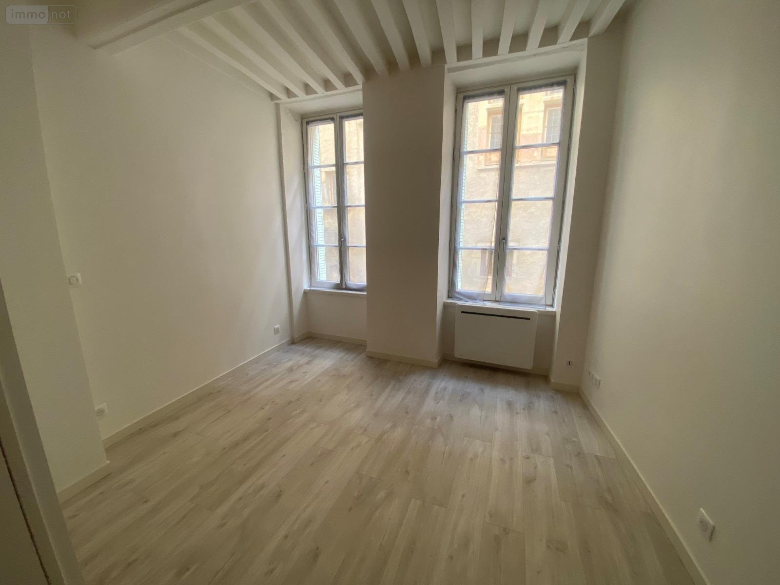 Location appartement Cluny 71250 Saône-et-Loire 20 m2 1 pièce 390 euros