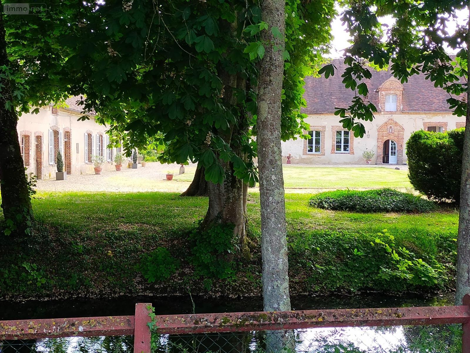 propriete a vendre Charny-Orée-de-Puisaye 89120 Yonne 300 m2 9 pièces 850000 euros
