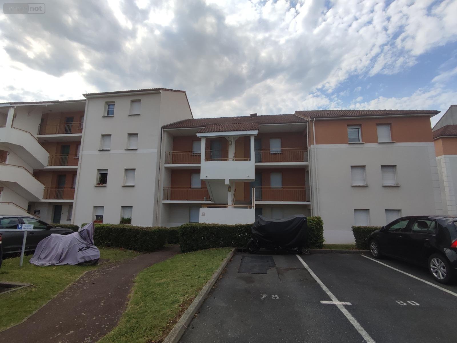 Location appartement Petit-Couronne 76650 Seine-Maritime 59 m2 3 pièces 700 euros