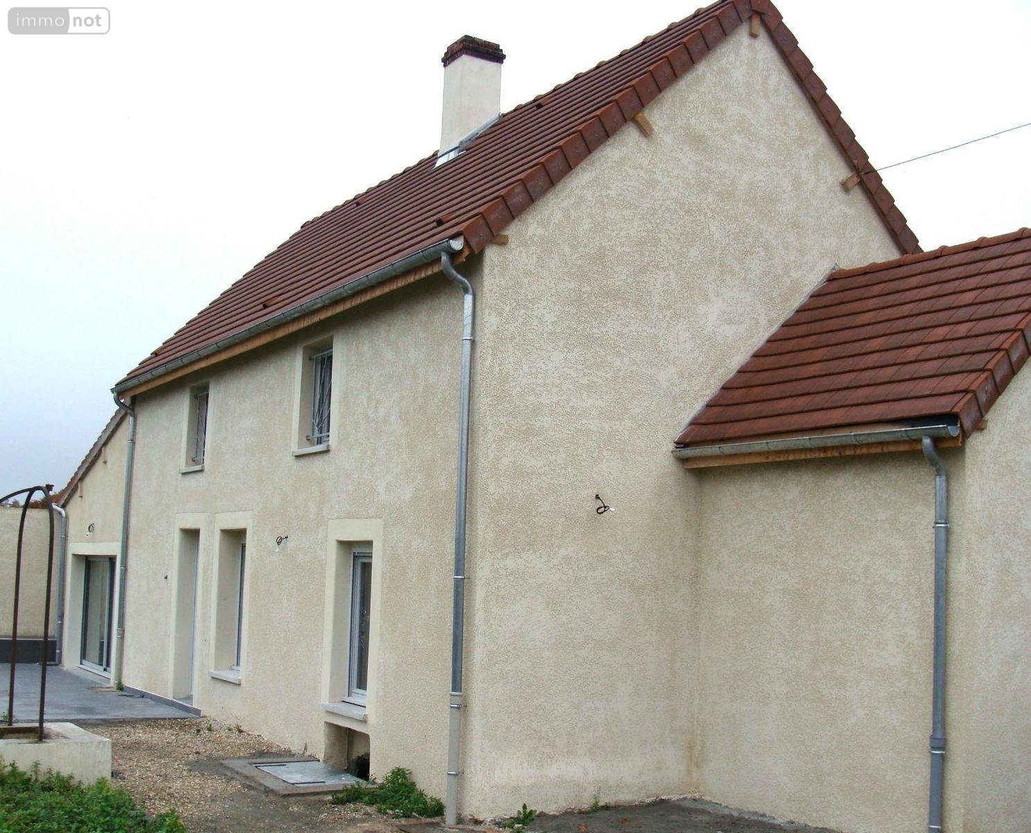 Location maison Avallon 89200 Yonne 95 m2 5 pièces 810 euros