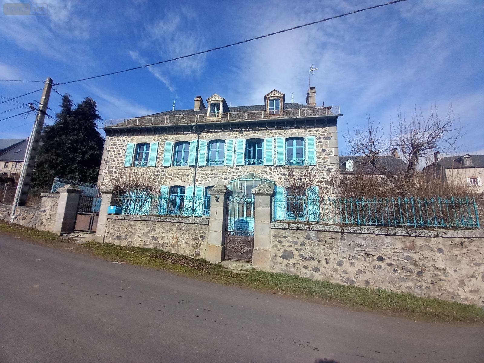 Maison a vendre Chavagnac 15300 Cantal 196 m2 10 pièces 139000 euros