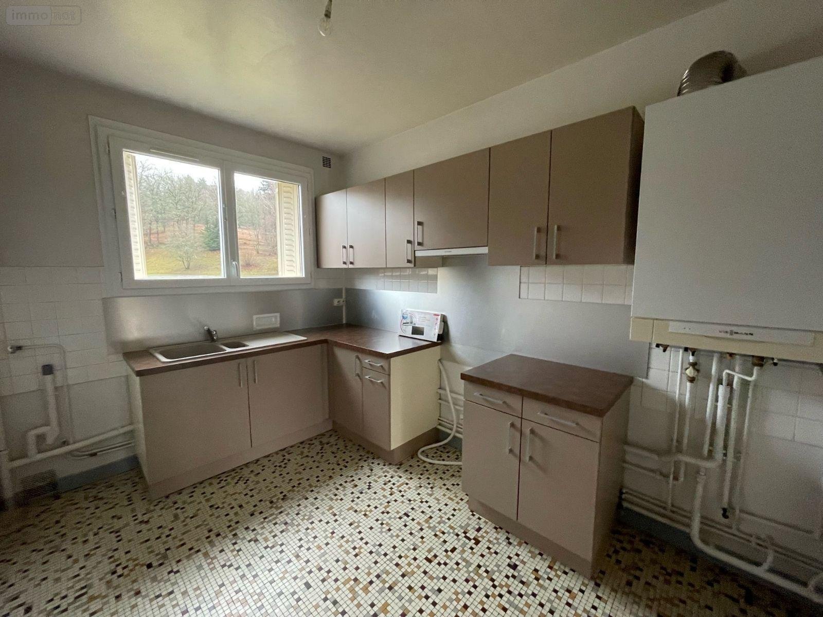 Location appartement Ussel 19200 Corrèze 70 m2 3 pièces 565 euros