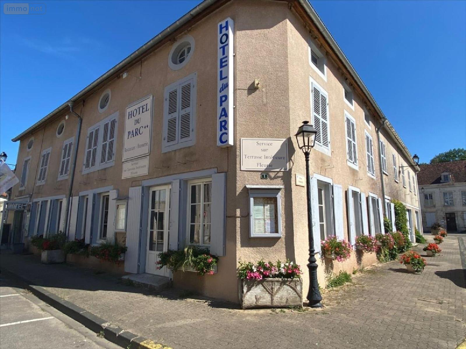 Fonds et murs commerciaux a vendre Arc-en-Barrois 52210 Haute-Marne 300 m2  212000 euros