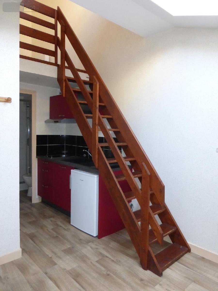 Location appartement Cluny 71250 Saône-et-Loire 15 m2  350 euros