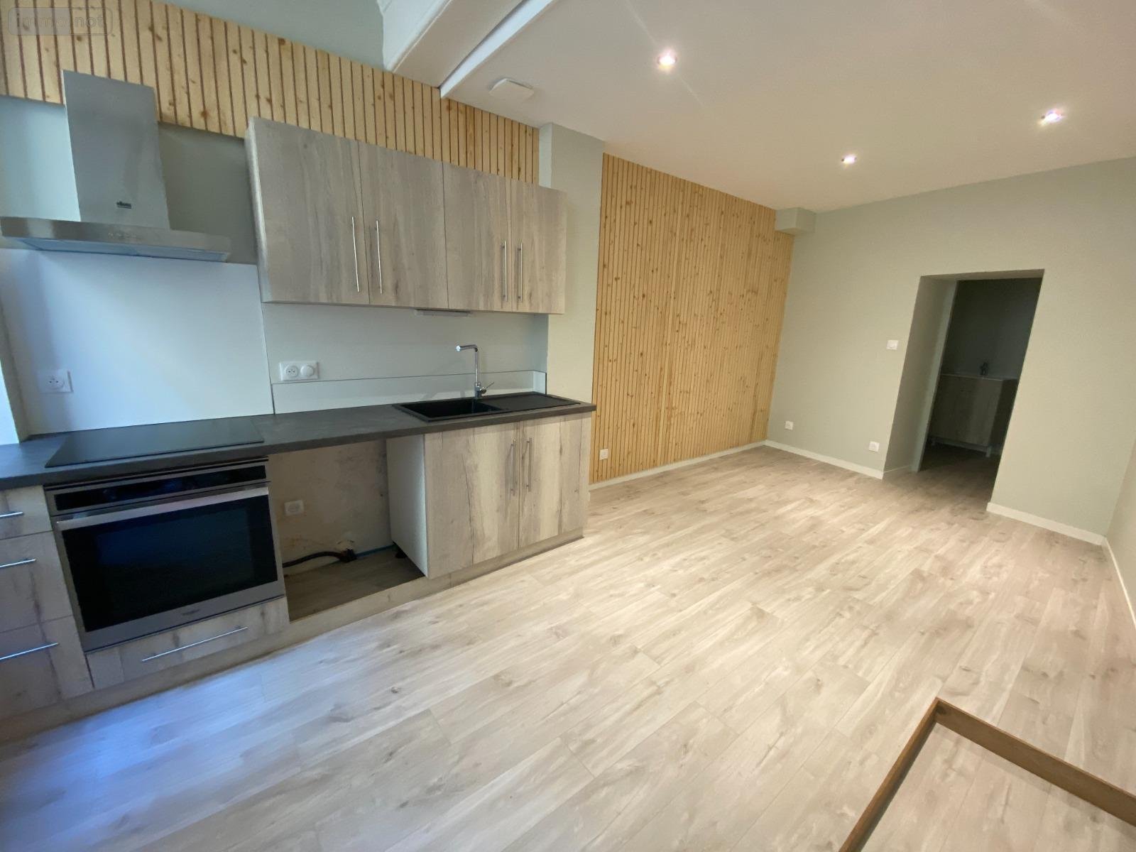 Location appartement Cluny 71250 Saône-et-Loire 20 m2 1 pièce 400 euros