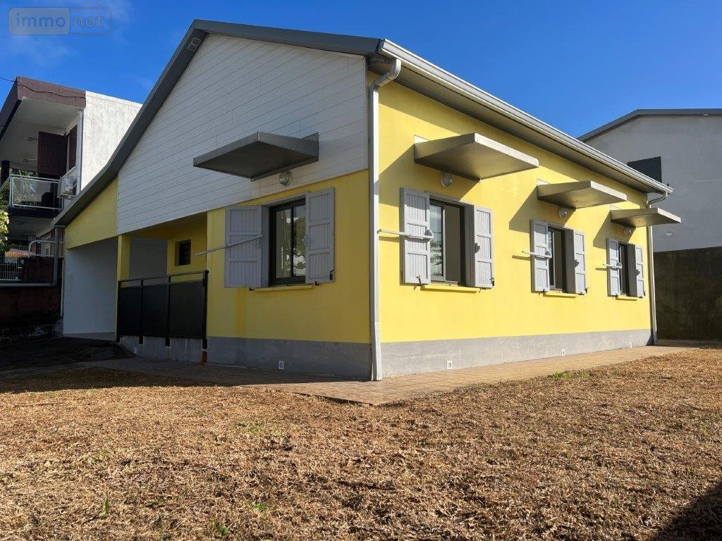 Location fonds et murs commerciaux Saint-André 97440 Réunion 88 m2  1250 euros