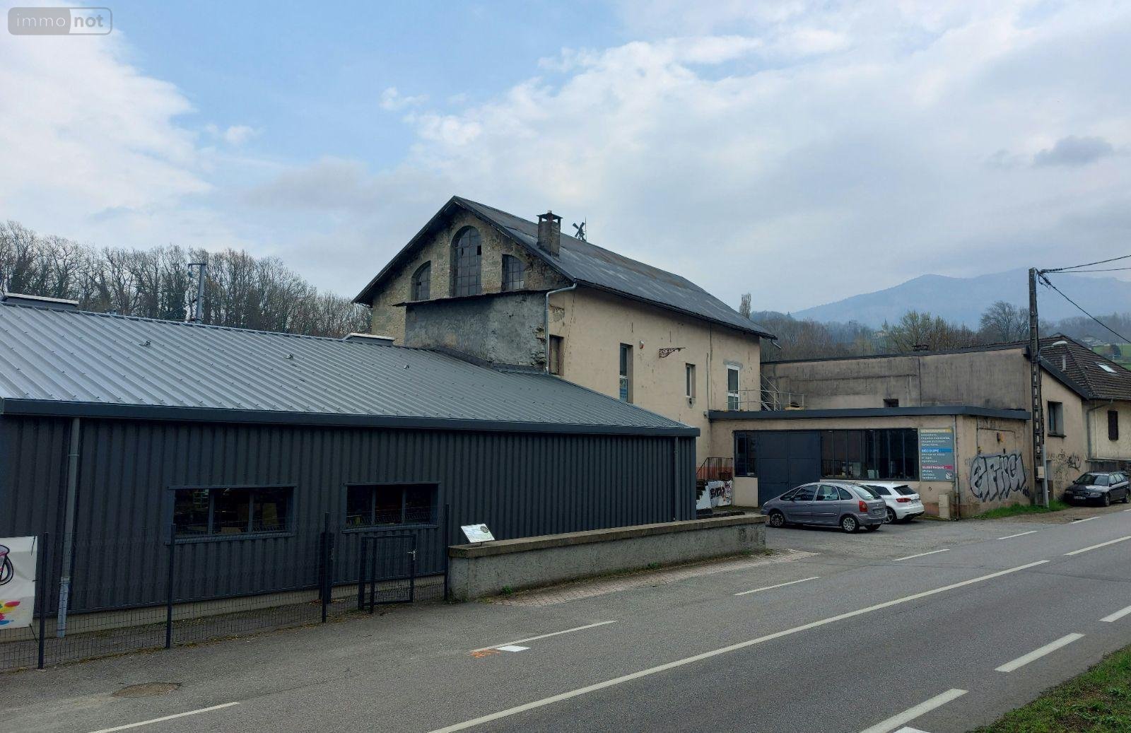 Fonds et murs commerciaux a vendre Cognin 73160 Savoie 1000 m2  720000 euros