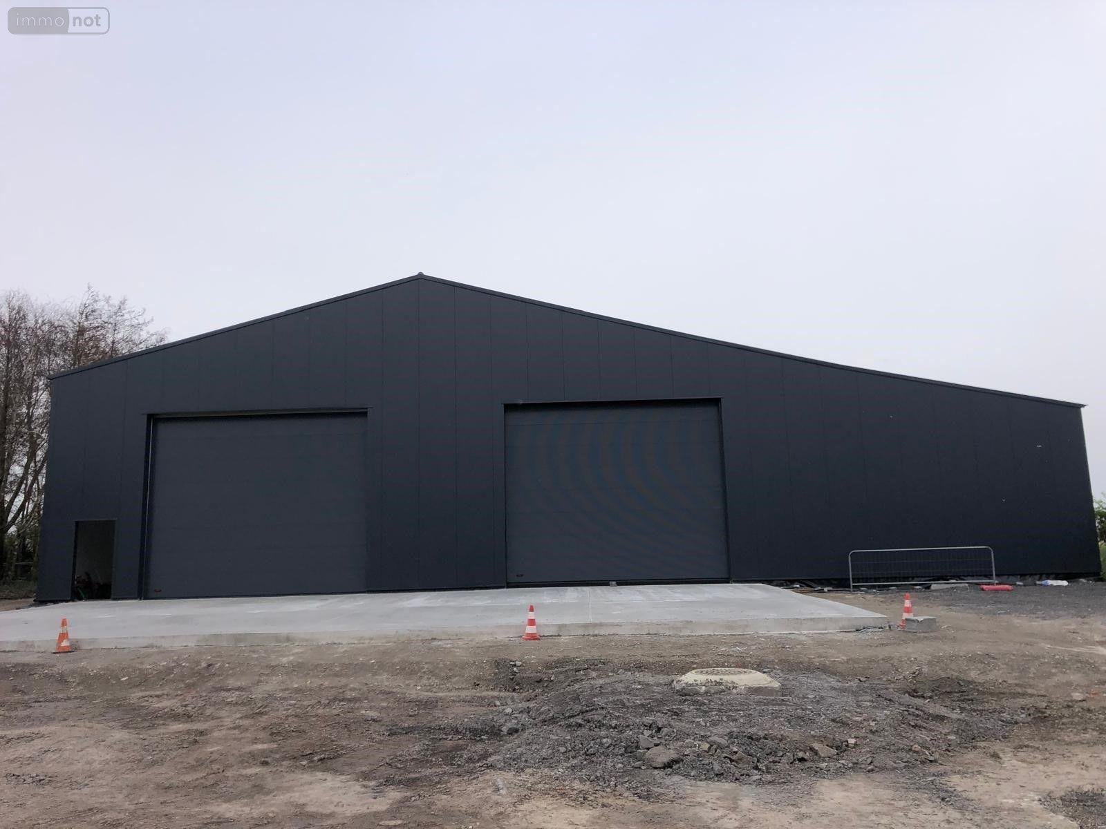 Location divers Merris 59270 Nord 1260 m2  4200 euros