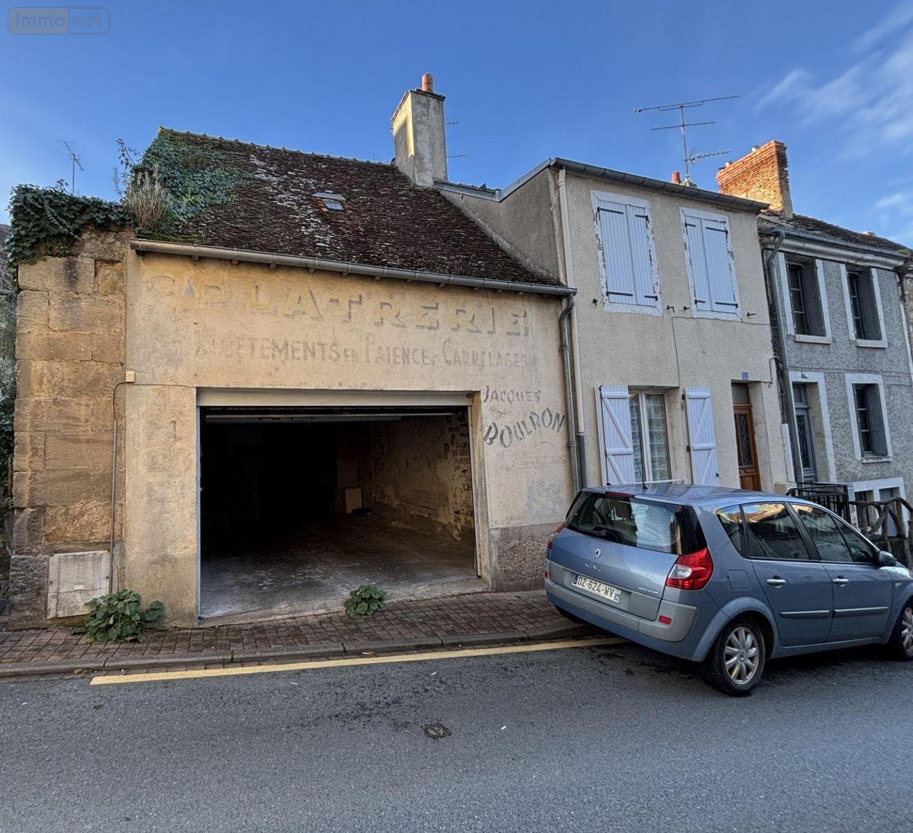 Garage et parking a vendre La Châtre 36400 Indre 94 m2  21600 euros