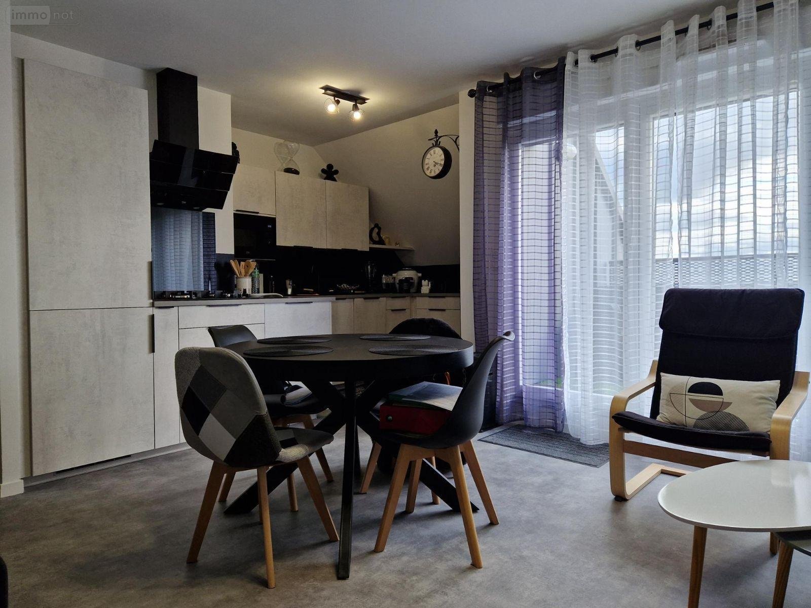 Location appartement Châteaugiron 35410 Ille-et-Vilaine 62 m2 3 pièces 790 euros