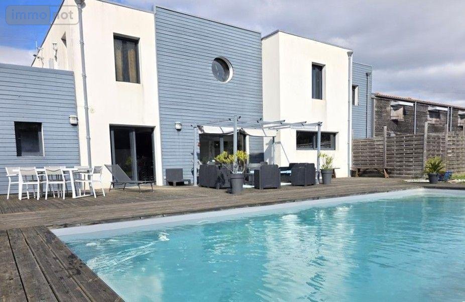 Maison a vendre Sainte-Soulle 17220 Charente-Maritime 239 m2 9 pièces 633400 euros