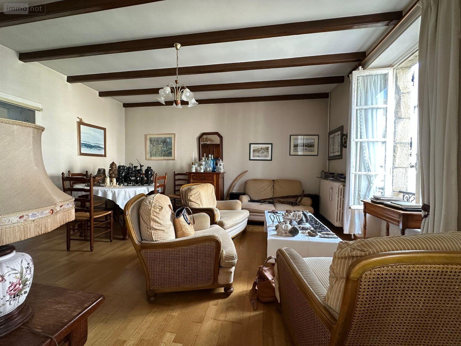 Immeuble a vendre Douarnenez 29100 Finistère 241 m2  212360 euros