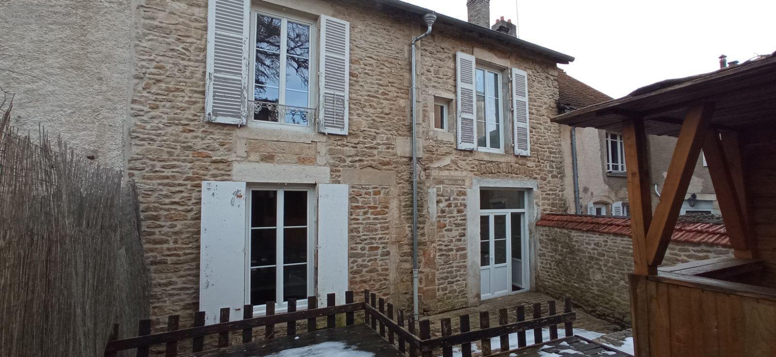 Maison a vendre Nogent 52800 Haute-Marne 149 m2 4 pièces 108000 euros