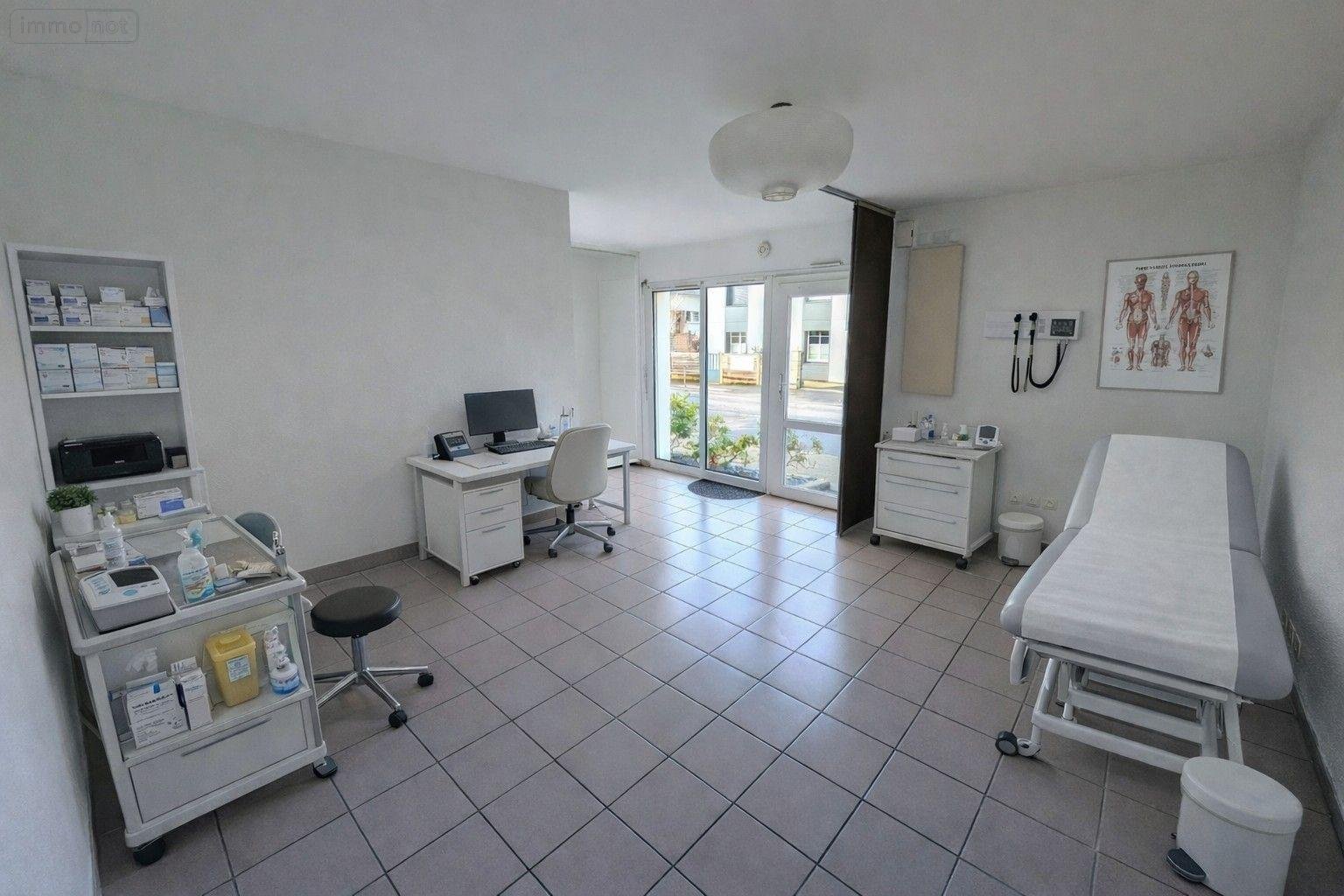 Location fonds et murs commerciaux Bruz 35170 Ille-et-Vilaine 25 m2  550 euros