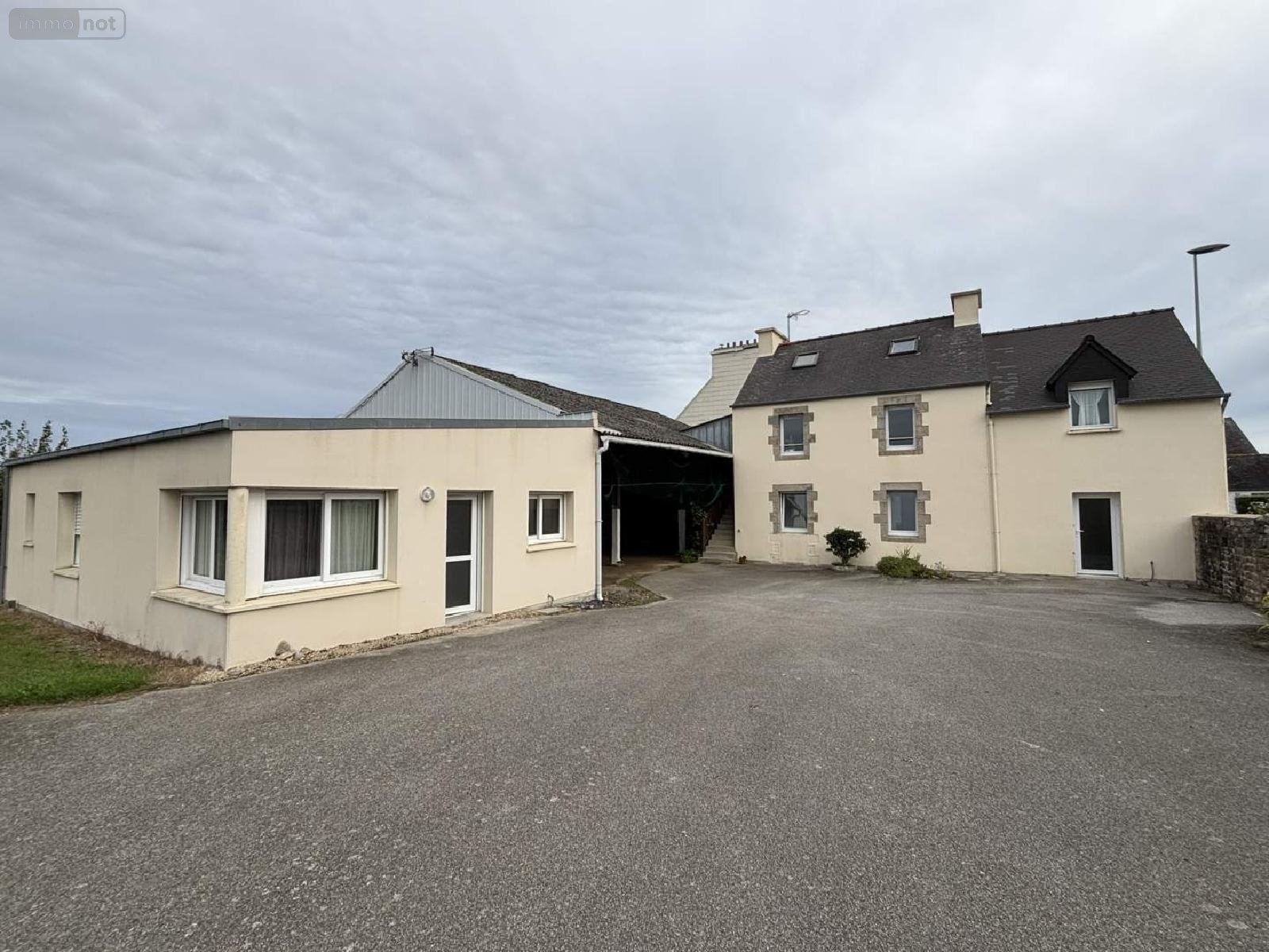 Immeuble a vendre Plouider 29260 Finistère 110 m2  135200 euros