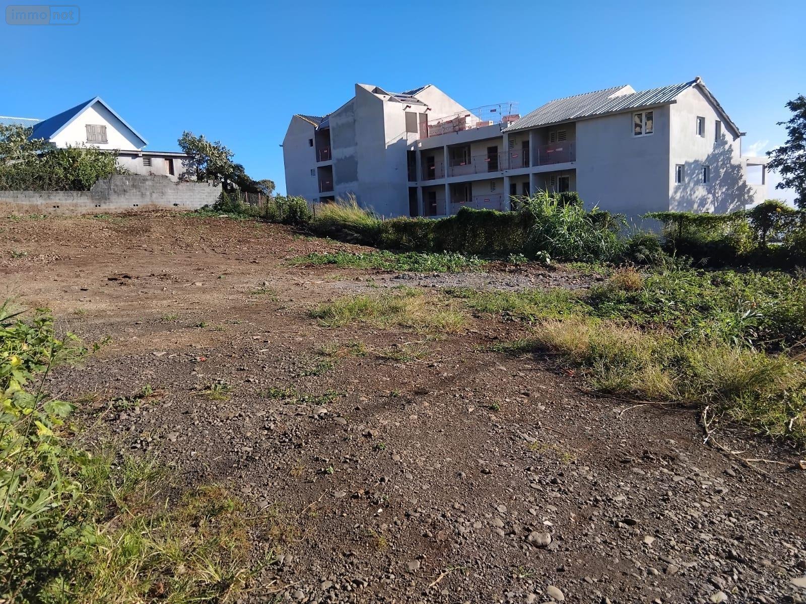 Terrain a batir a vendre Sainte-Clotilde 97490 Réunion 976 m2  585600 euros
