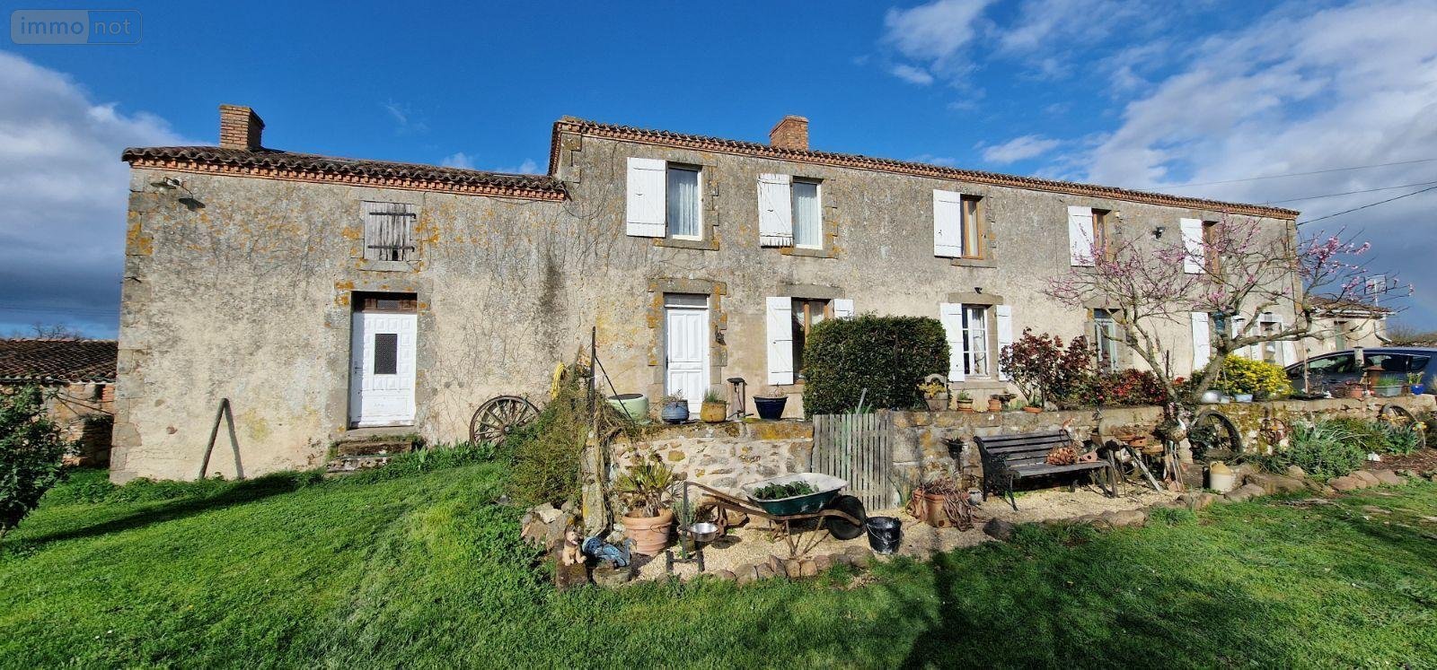 propriete a vendre Sainte-Gemme 79330 Deux-Sèvres 286 m2 8 pièces 299000 euros