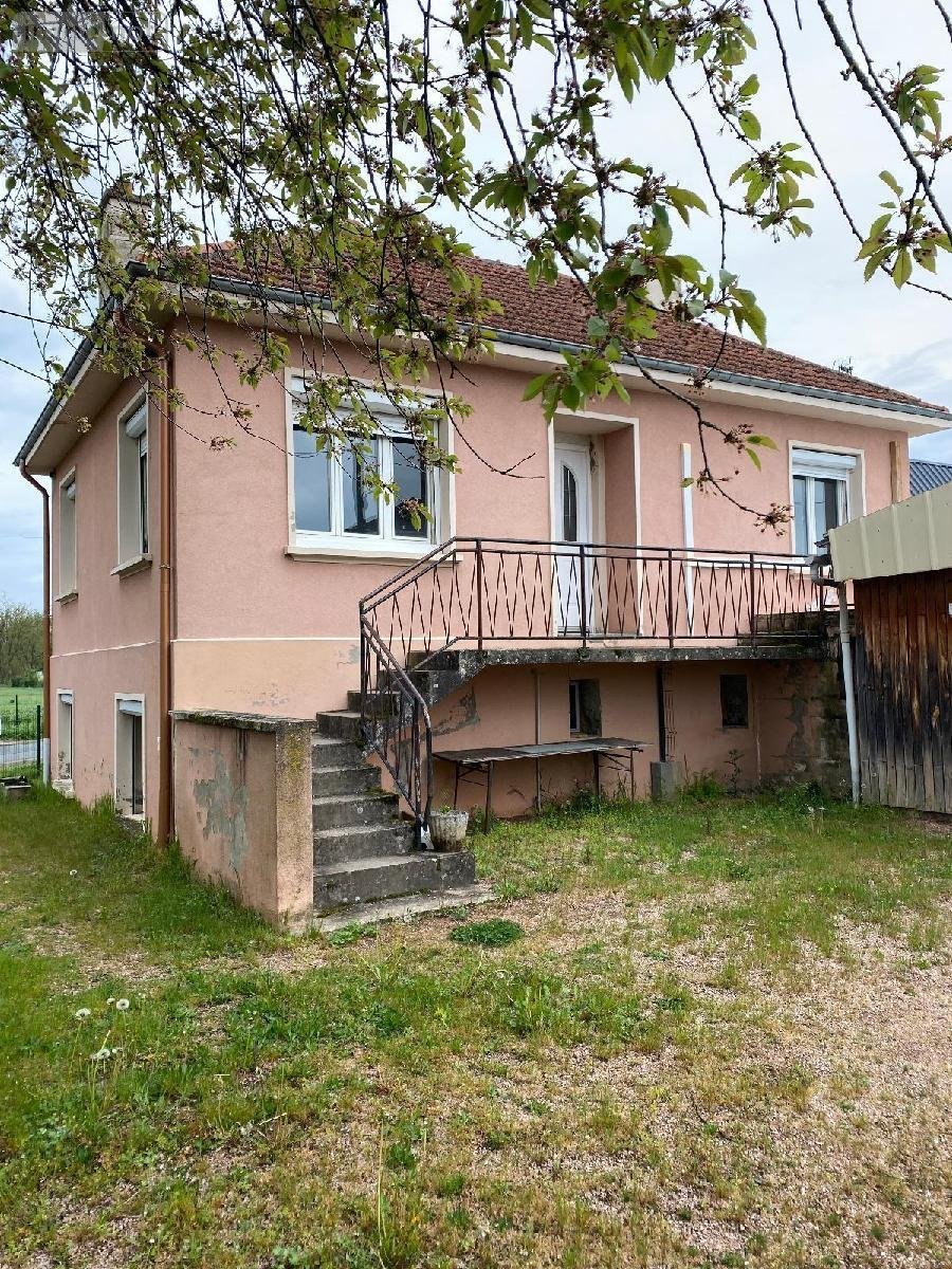 Maison a vendre Molinet 03510 Allier 135 m2  73960 euros