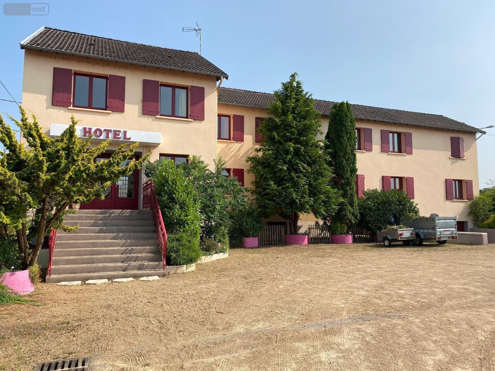 Fonds et murs commerciaux a vendre Digoin 71160 Saône-et-Loire 787 m2  549961 euros